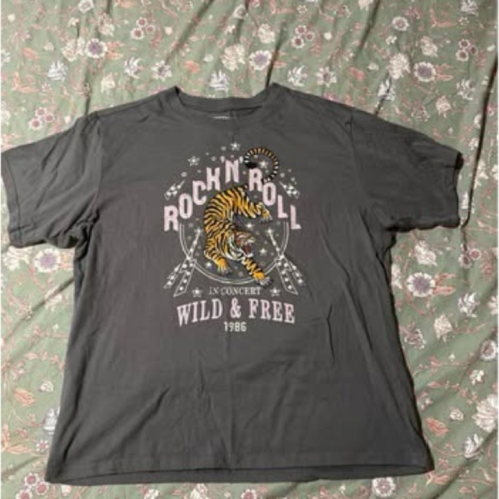 Lot of 2 Women's Graphic Tees XL